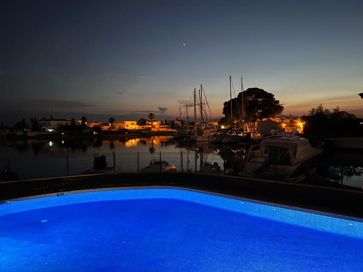 Blau Apartamento Frente A Los Canales Y Las Puestas De Sol De Roses Esterno foto