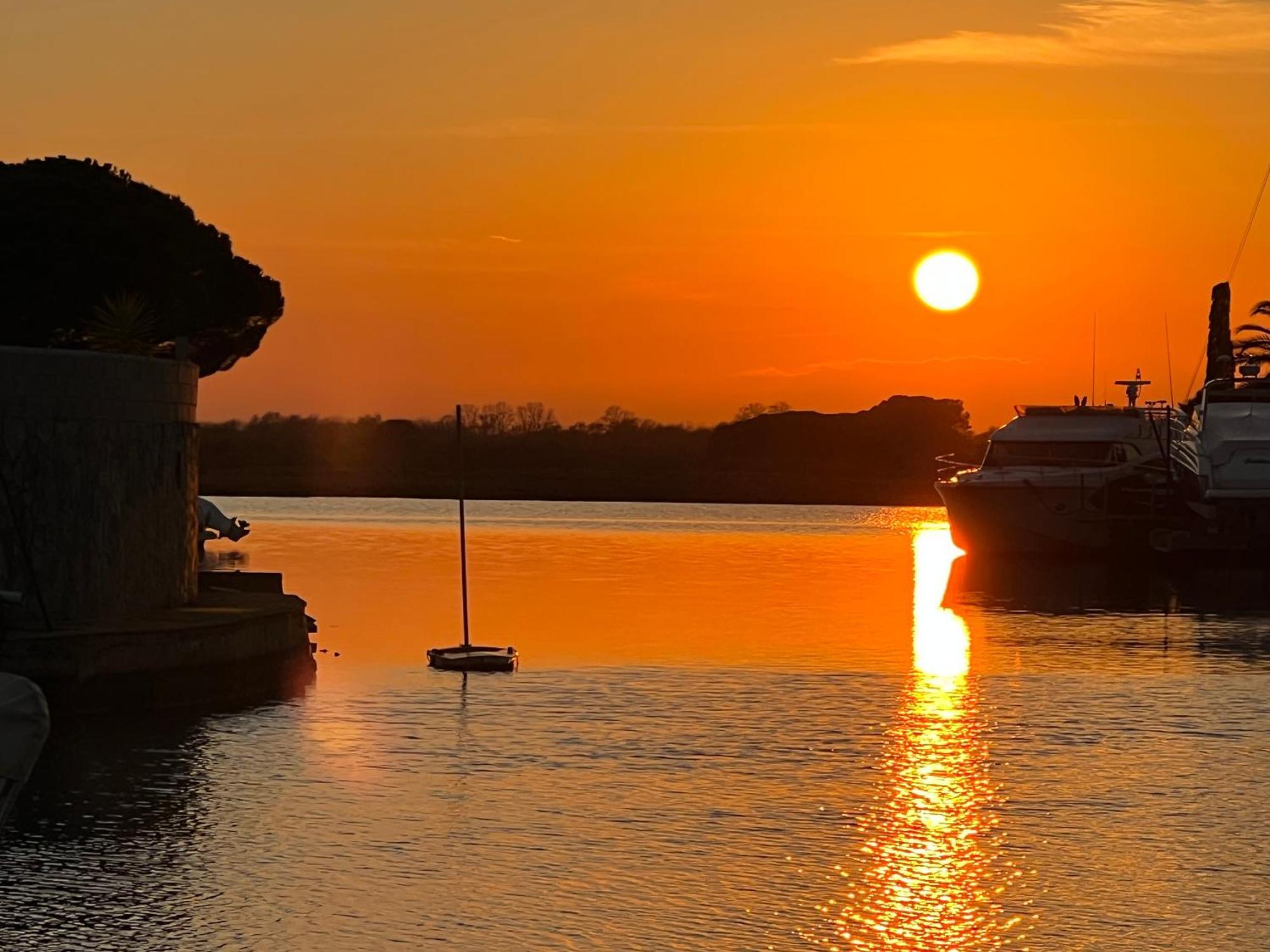 Blau Apartamento Frente A Los Canales Y Las Puestas De Sol De Roses Esterno foto