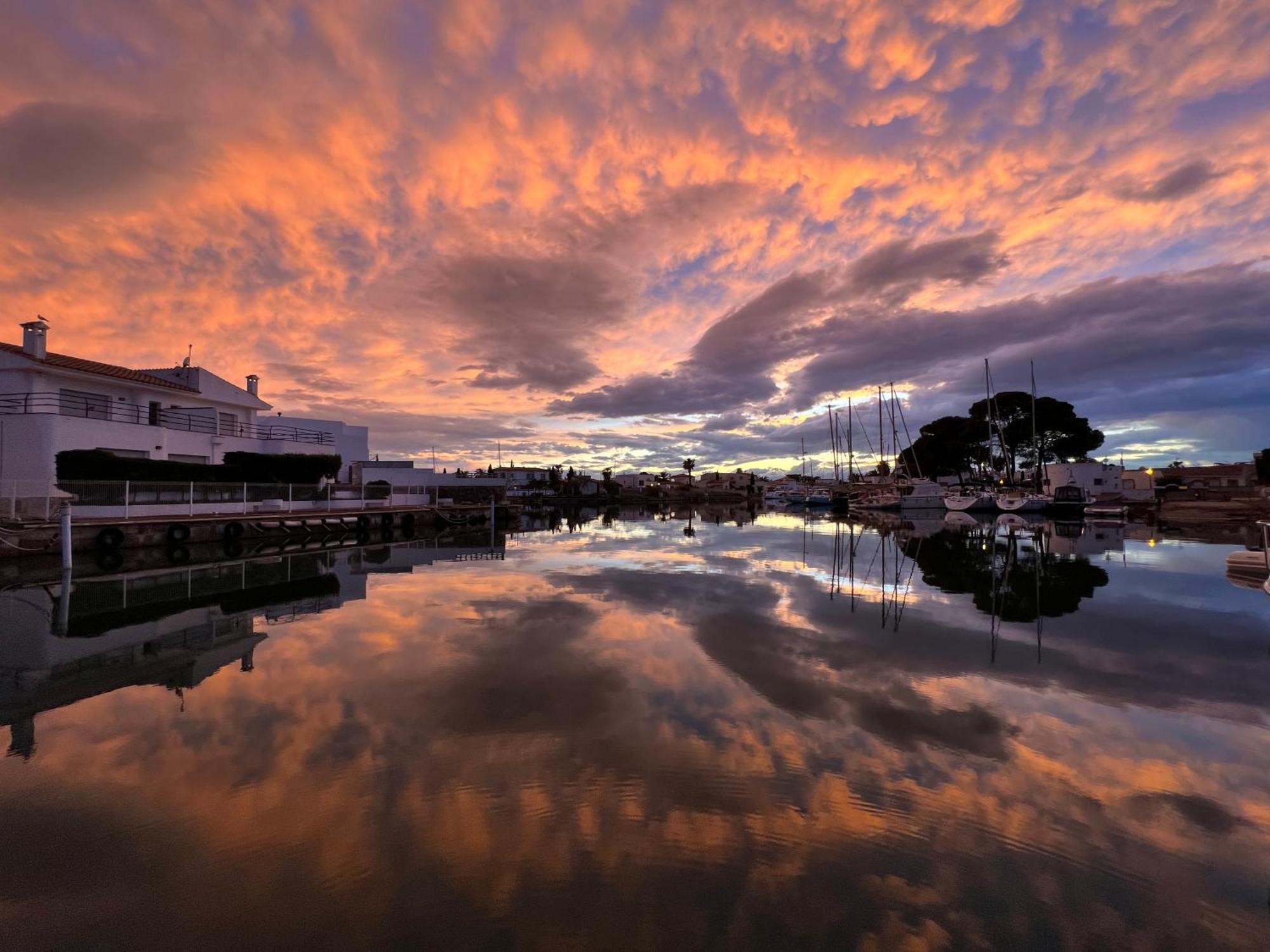 Blau Apartamento Frente A Los Canales Y Las Puestas De Sol De Roses Esterno foto