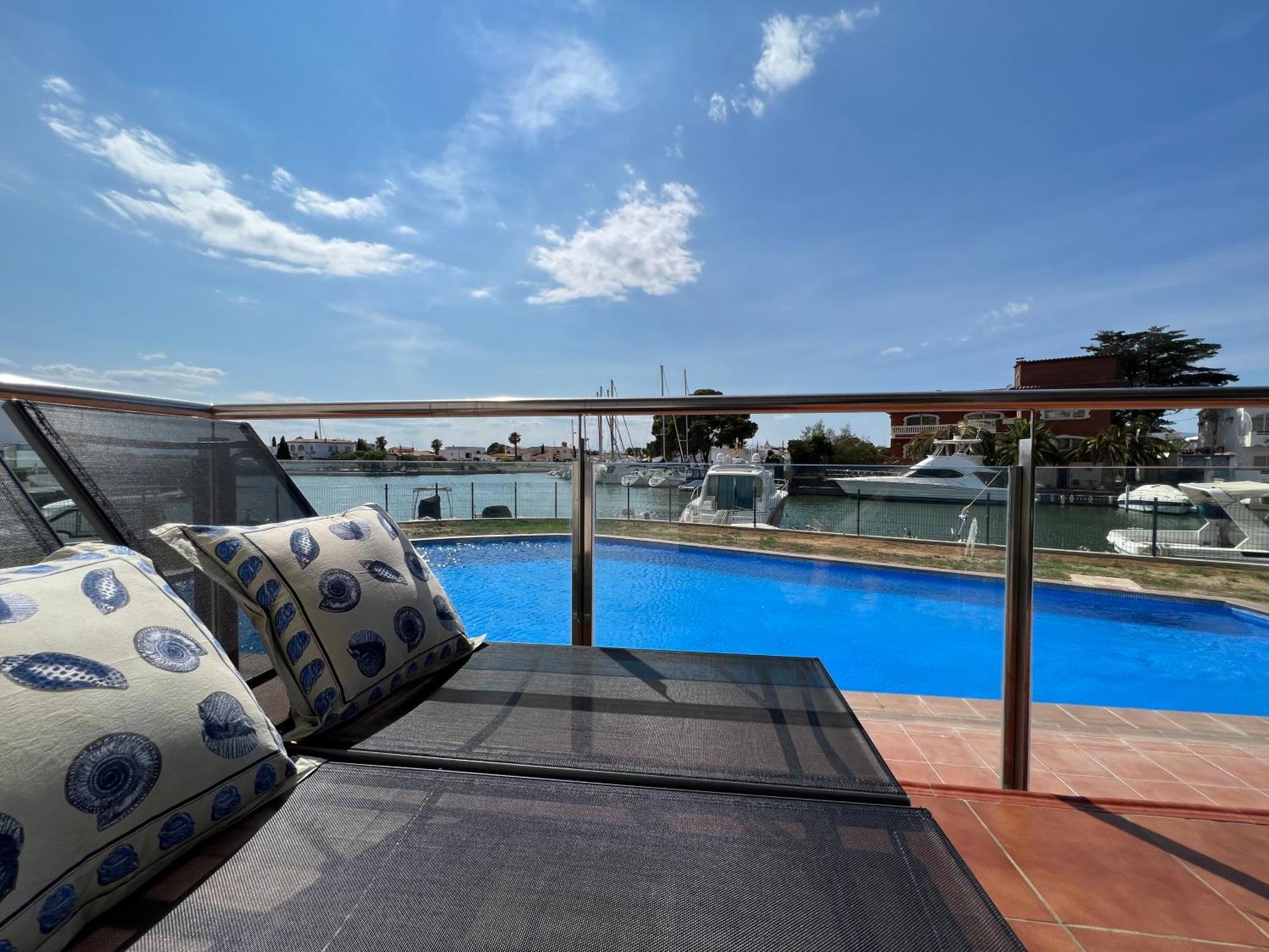Blau Apartamento Frente A Los Canales Y Las Puestas De Sol De Roses Esterno foto